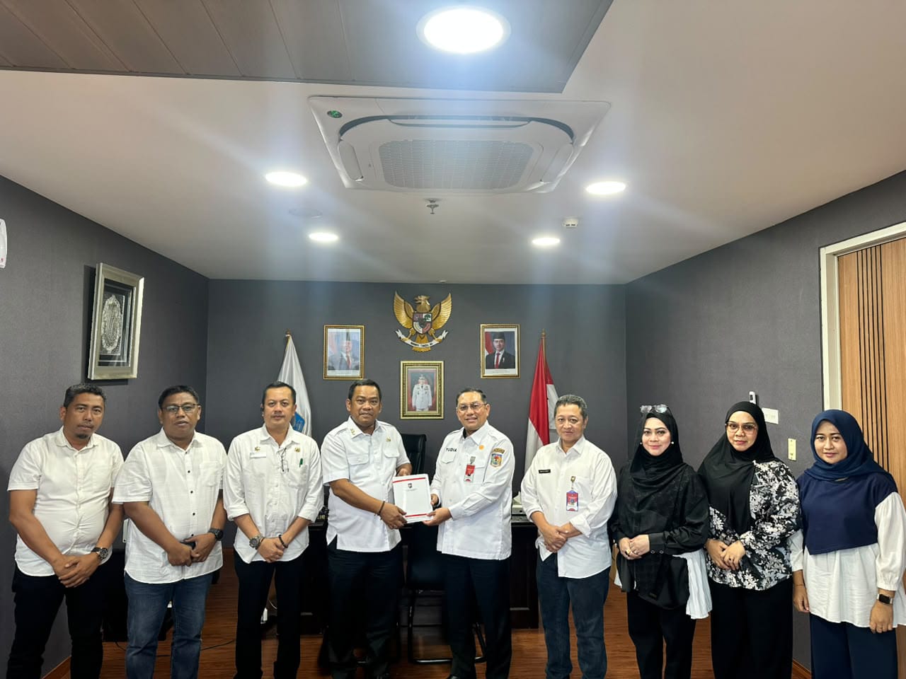Bupati Luwu Terima Rekomendasi Pendirian Perseroda dari KemendagriBupati Luwu, H. Patahudding, melakukan audiensi dengan Direktur Badan Usaha Milik Daerah (BUMD), Badan Layanan Umum Daerah (BLUD), dan Badan Milik Daerah (BMD) Direktorat Jenderal Bina Keuangan Daerah Kementerian Dalam Negeri, Yudia Ramli, di Kantor Kementerian Dalam Negeri,