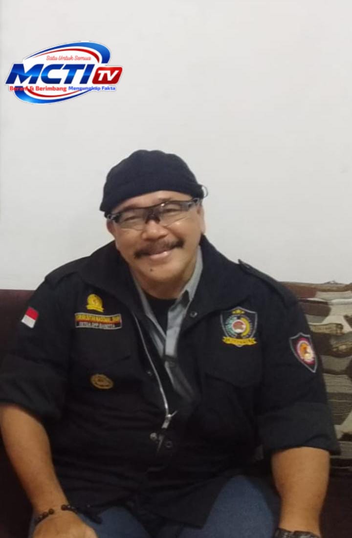 Profesor Minta Presiden RI Perintahkan Semua Aparatur Negara Di Seluruh Indonesia Tertibkan bendera luntur kusam dan Pasang Bendera Bercahaya Mewarnai Indonesia Merdeka !!!