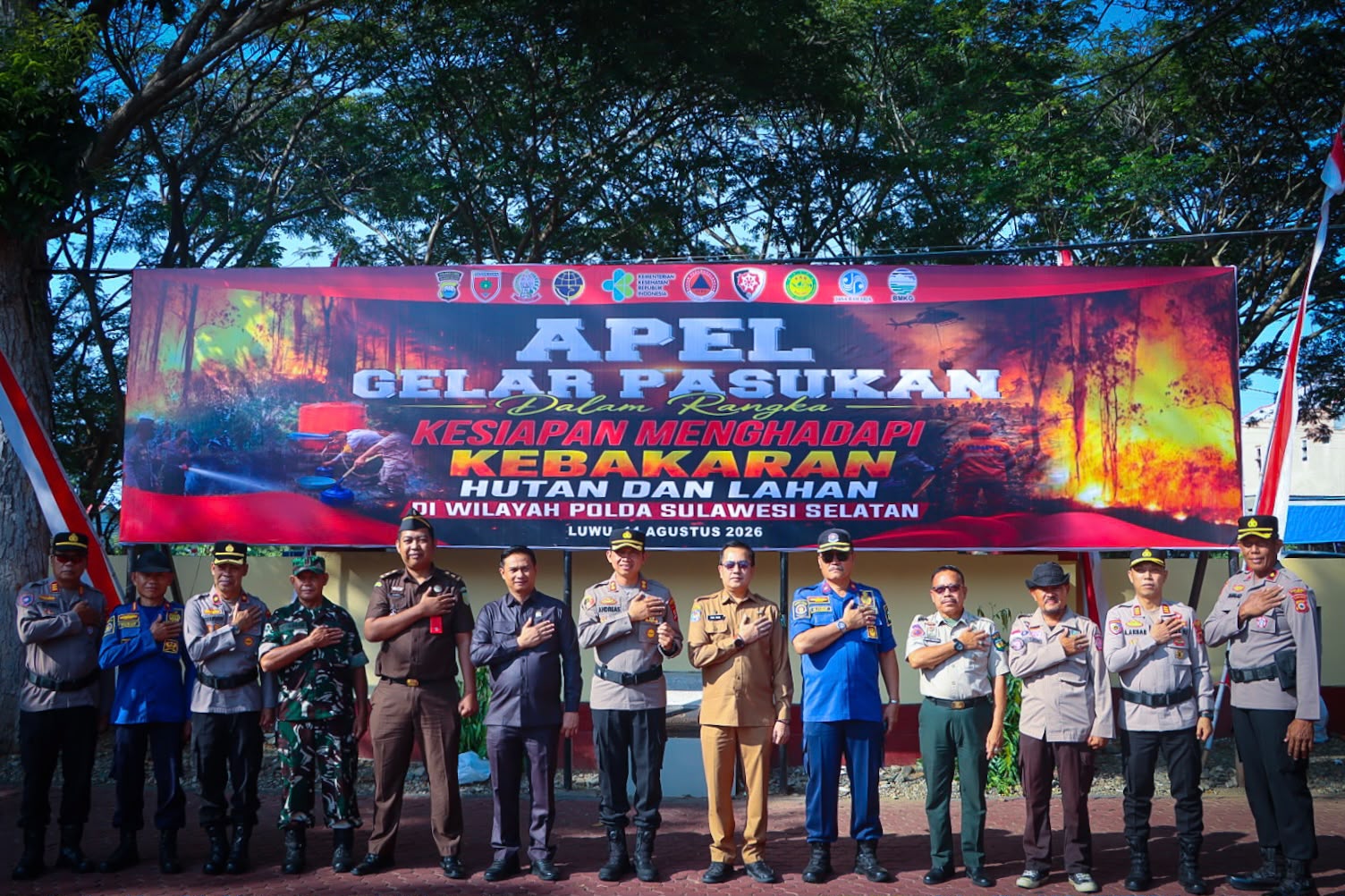 Hadapi Ancaman Karhutla, Kapolres Luwu Pimpin Apel Gelar Pasukan dan Cek Kesiapan Peralatan SAR Luwu