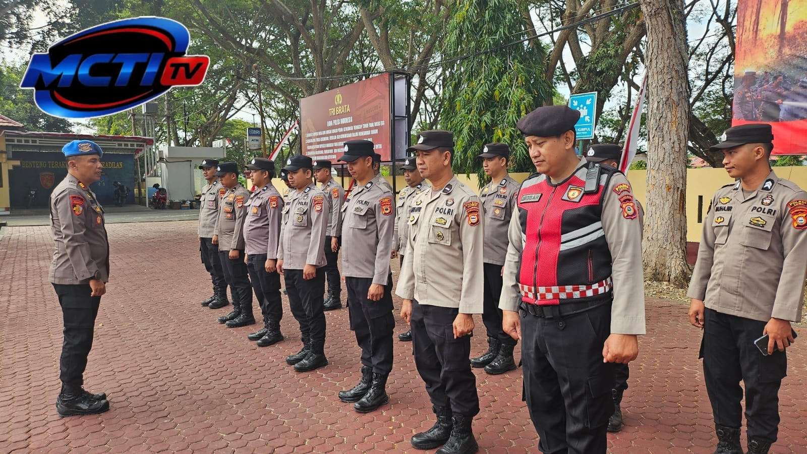 Perkuat Literasi Digital Generasi Muda, Polres Luwu Edukasi Siswa SMKN 2 Luwu tentang Artificial Intelligence