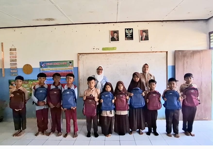 Yayasan Alamanda Salurkan Bantuan Tas dan Alat Sekolah ke SDN 1 Talang Lebar‎ ‎ ‎ ‎TANGGAMUS