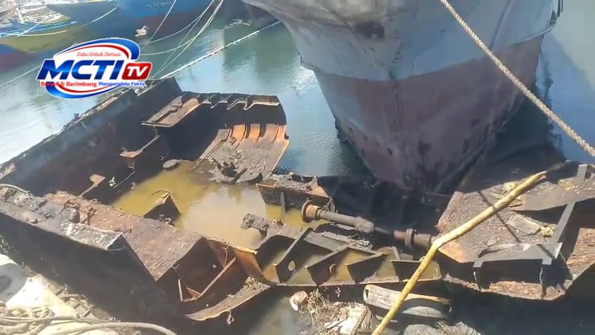 PROF. DR. SUTAN NASOMAL SOROTI LEGALITAS PEMOTONGAN KAPAL DI PESISIR BITUNGIzin Salvage Harus Sesuai dengan Kegiatan di Lapangan