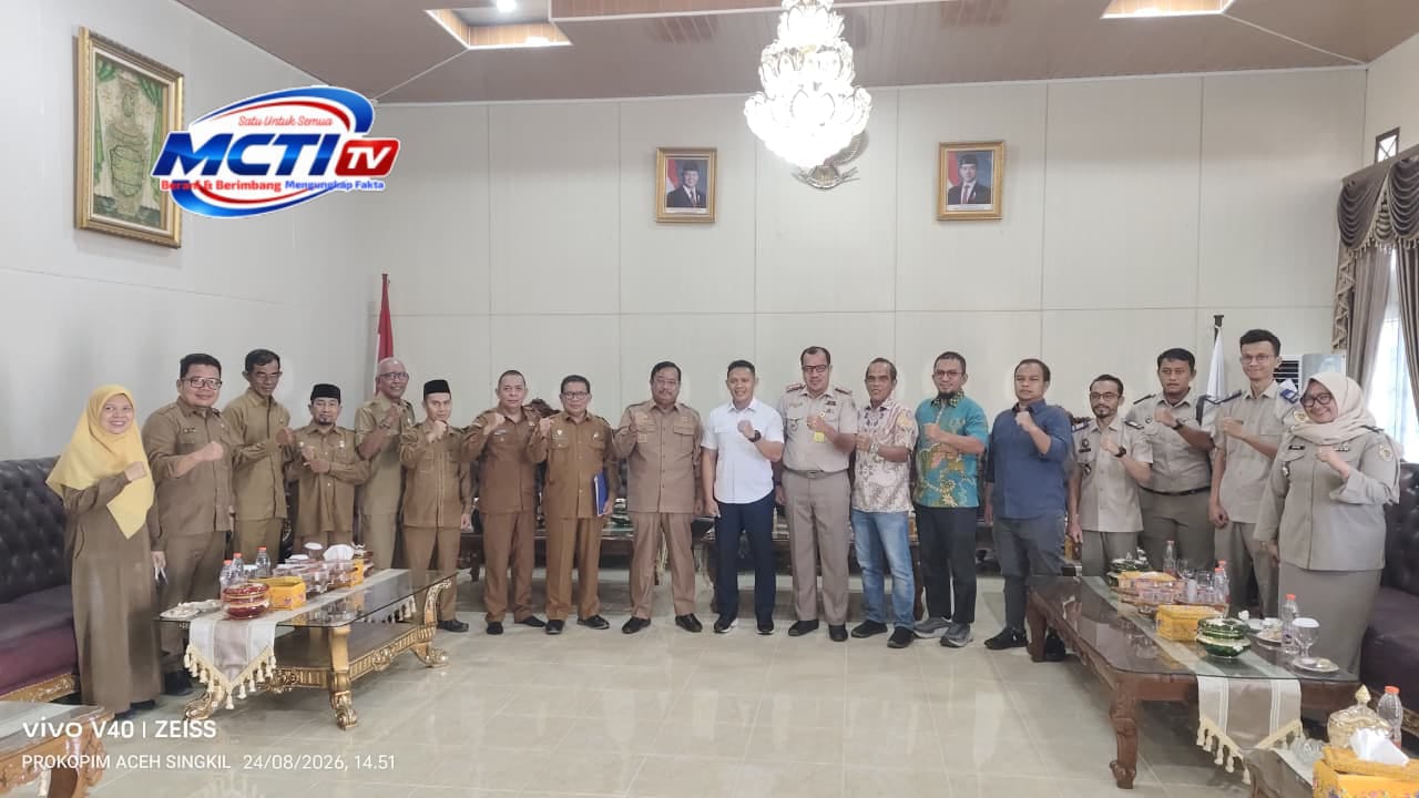 Profesor Sutan Nasomal Menyambut Baik Penyerahan Sertifikat Sekolah Rakyat Diserahkan Bupati Aceh Singkil Safriadi Oyon!!!