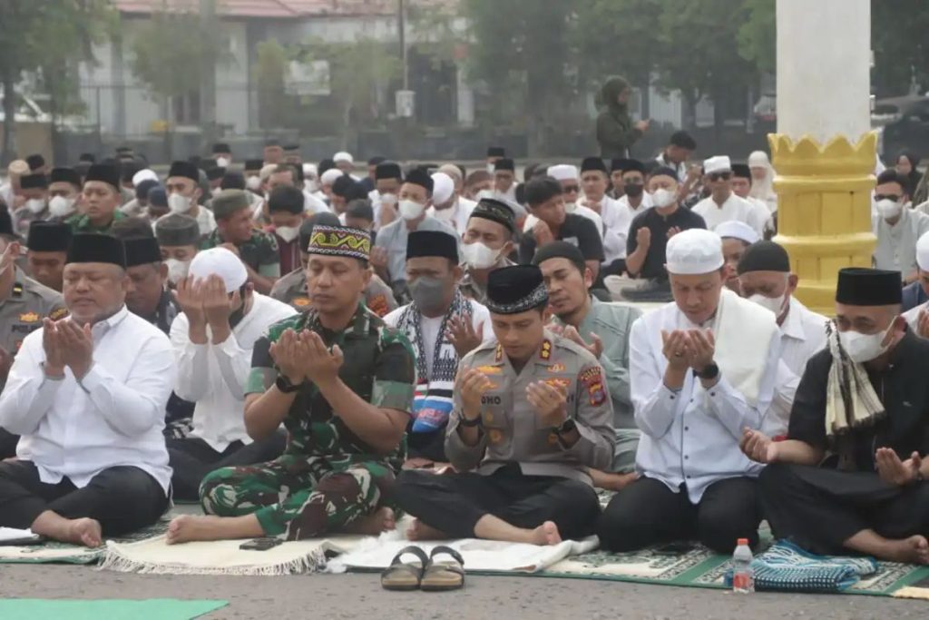 Polres Berau dan Forkopimda Bersama Ratusan Warga Gelar Salat Istisqa, Ikhtiar Hadapi Kemarau dan Ancaman Karhutla