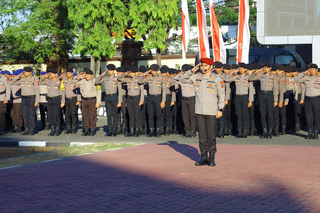 Kapolda Sulsel Pimpin Apel Pagi dan Laporan Kenaikan Pangkat Pengabdian Karo Log Polda Sulsel