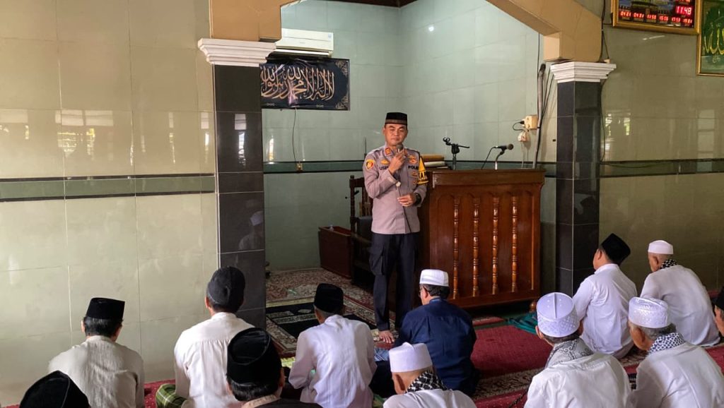 Safari Jumat Jadi Momentum Kapolsek Setu Bangun Kedekatan dengan Masyarakat