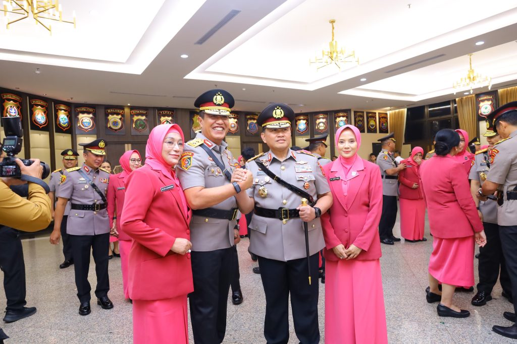 Kapolri Lantik Irjen Pol. Dr. M. Awal Chairuddin sebagai Kapolda Sulsel Gantikan Irjen Pol. Djuhandhani Rahardjo Puro
