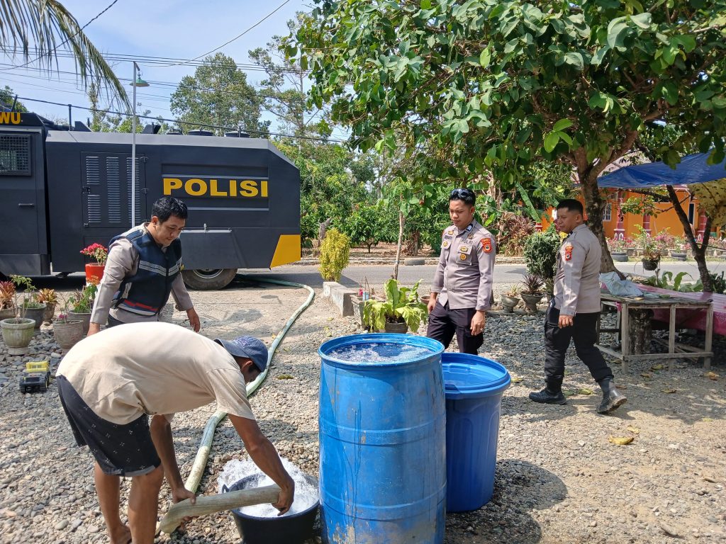 Polres Luwu Bergerak untuk Kemanusiaan, Air Bersih Disalurkan kepada Warga Desa Cimpu Utara